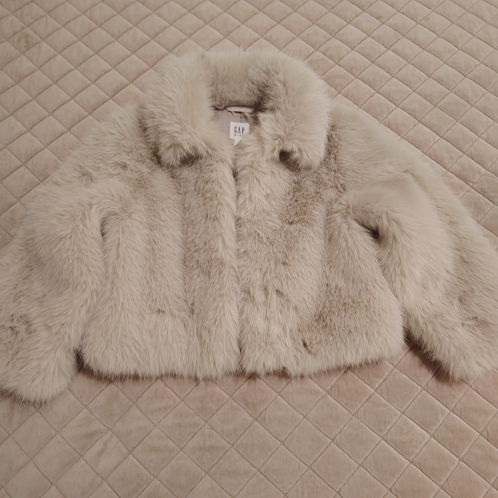 GAP Faux Fur Jacket in Cream
